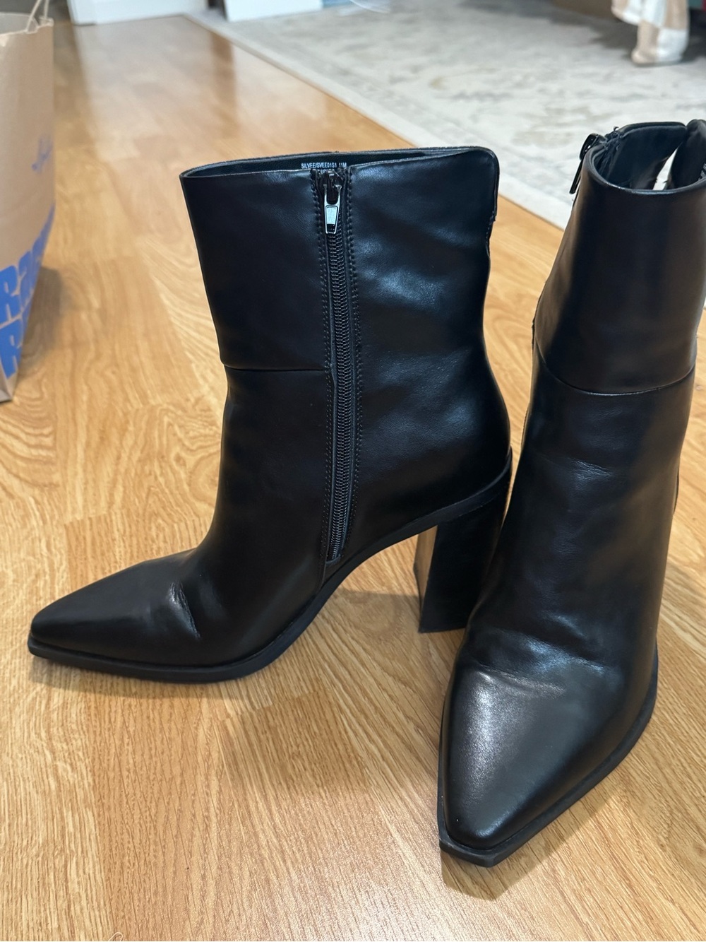 NWOT Steve Madden Black Pointed Toe Zip Ankle Heeled Boots